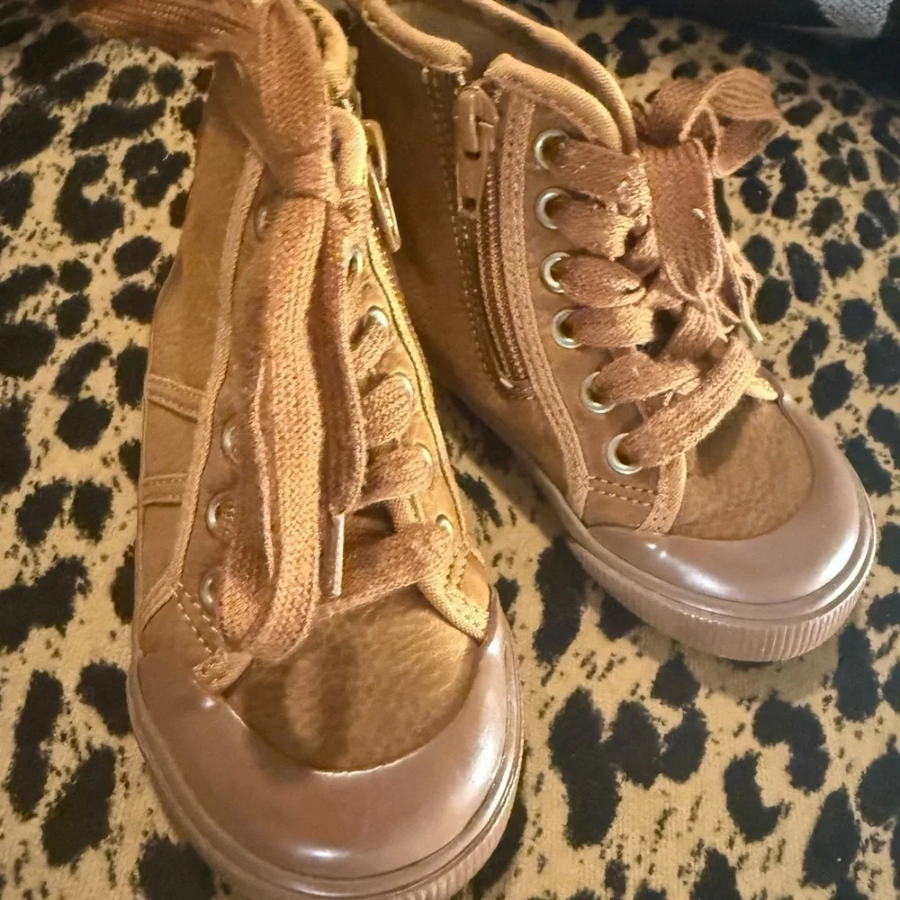 GAP Brown Sneakers with High-Top Design and Soft Material